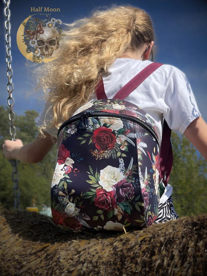 The Loly mini backpack in Winter roses