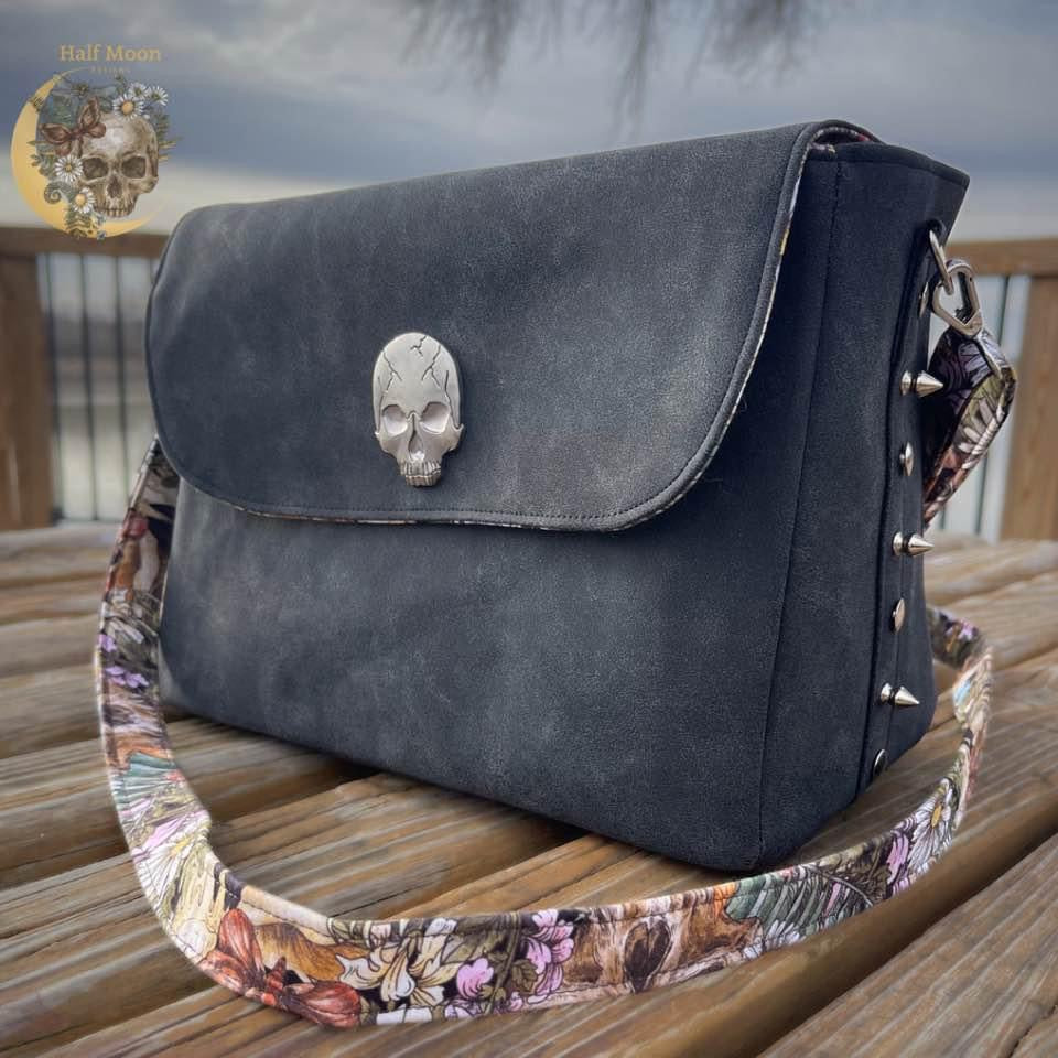 Custom order for Jennifer. Preorder Skulls and roses velvet handbag.